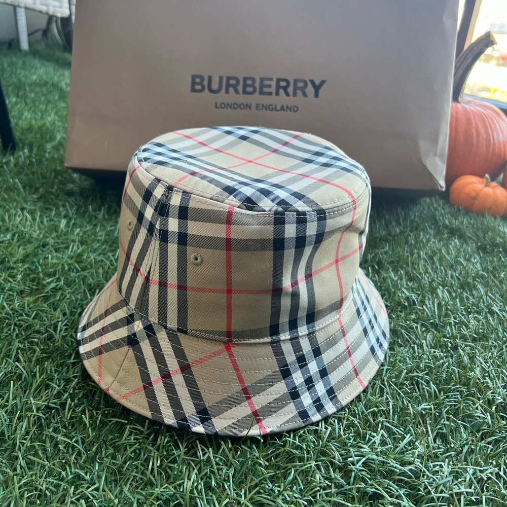 Burberry bucket hat